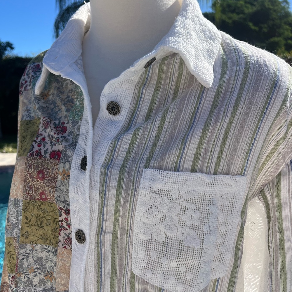 POL oversized Patchwork SIZE SMALL button down. - Picture 5 of 12